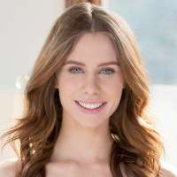 Anya OlsenImagen